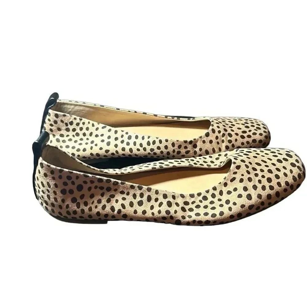 Cute and sassy flats. These are super comfortable, can be dressed up or down.